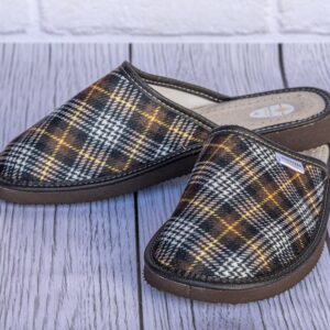 Men's slippers, checkered slippers, closed toe, elegant- Wojtyczka