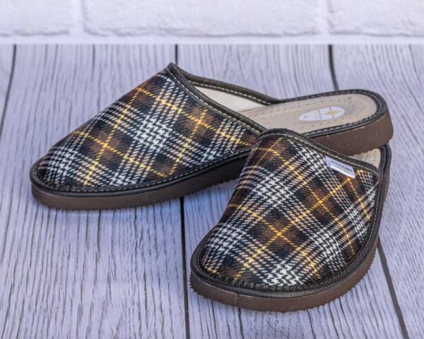 Men's slippers, checkered slippers, closed toe, elegant- Wojtyczka
