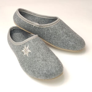 Ladies' Slippers – Felt Slippers with Minimalistic Star
