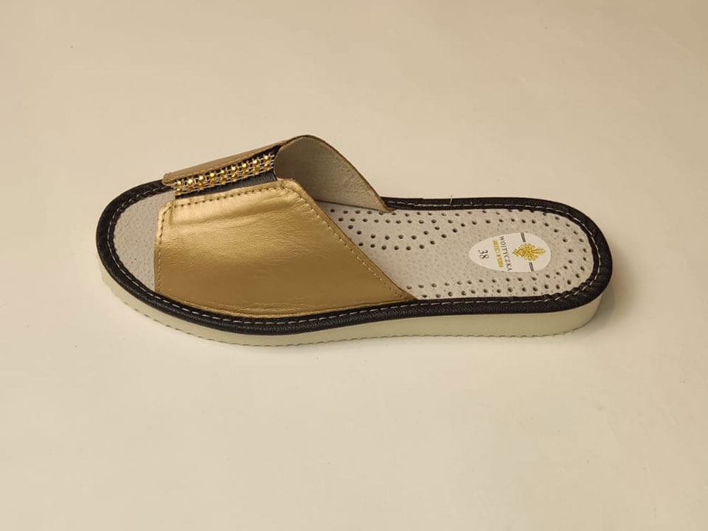 Pantofle Damskie - Kapcie złote z ozdobami