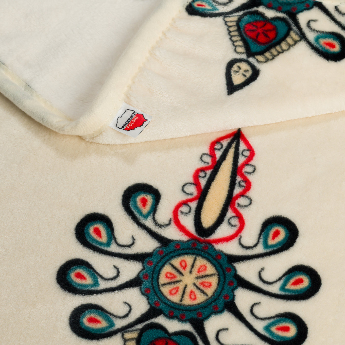 Metka Produkt Polski i góralskie parzenice edelweis na kremowym kocu polarowym