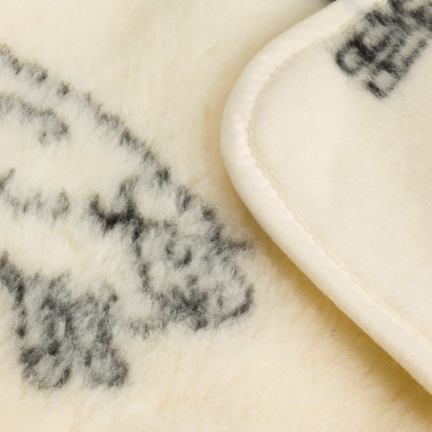 Koc Wełniany 200x160 cm - Wzór Owieczki Ecru