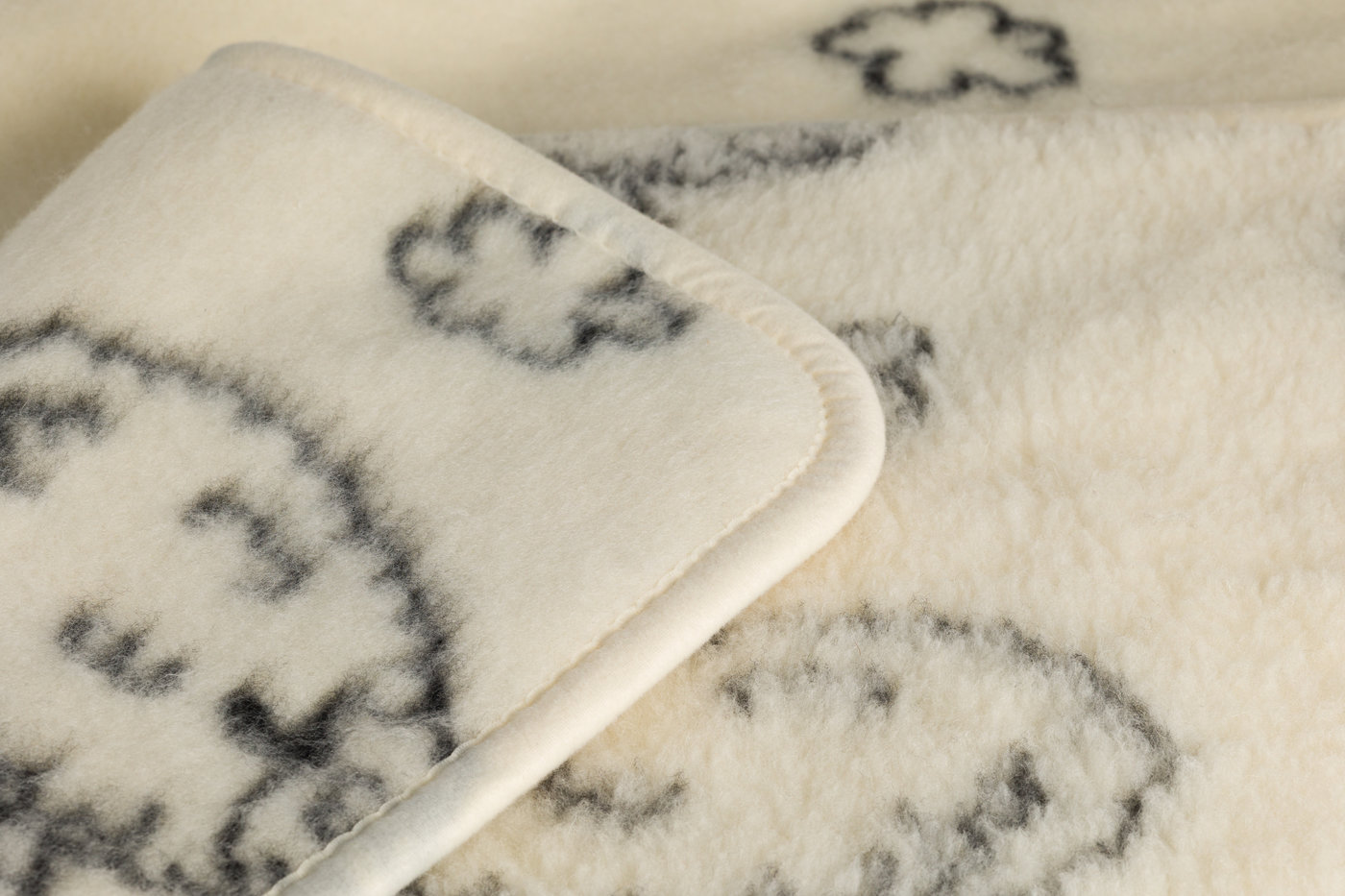 Koc Wełniany 200x160 cm - Wzór Owieczki Ecru