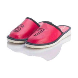 Pantofle młodzieżowe różowe 67 z czarnym lamowaniem zabudowane przód