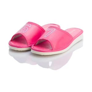 Fuksjowe pantofle młodzieżowe 67 odkryte z jasnym haftem